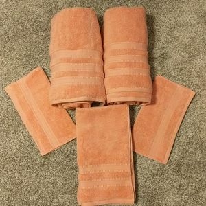 Peach bathroom towels set